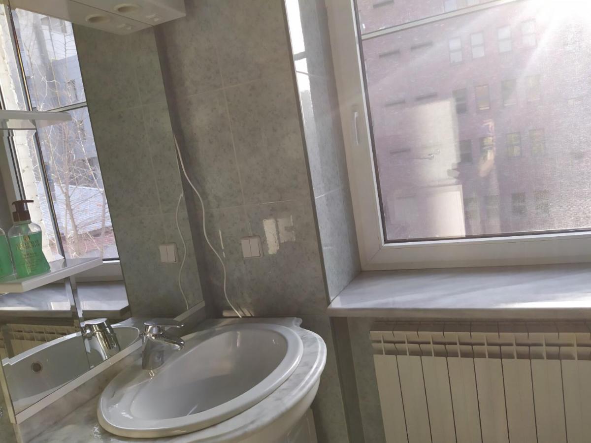 Lux In The Center With Jacuzzi Most City Area Dnipro Exterior photo