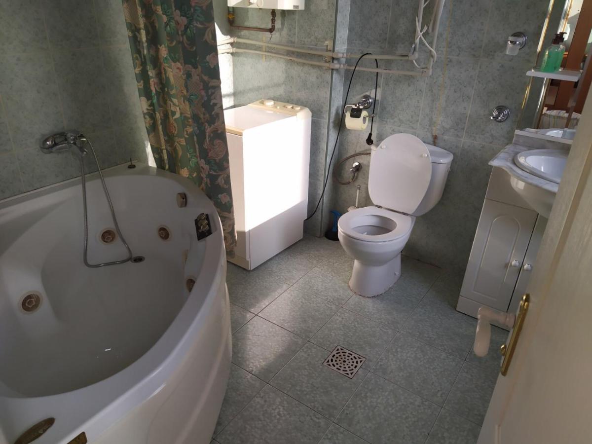 Lux In The Center With Jacuzzi Most City Area Dnipro Exterior photo
