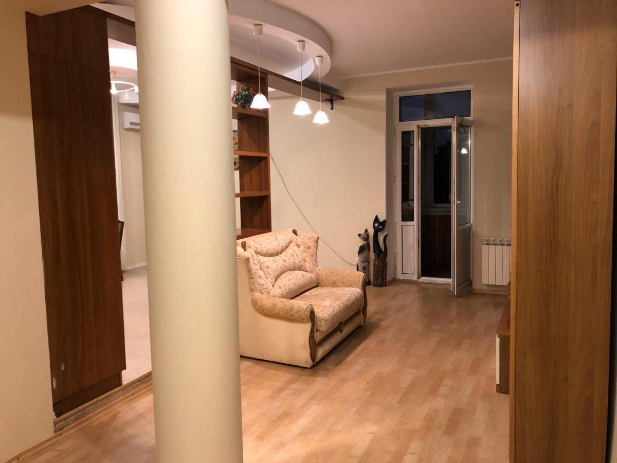 Lux In The Center With Jacuzzi Most City Area Dnipro Exterior photo